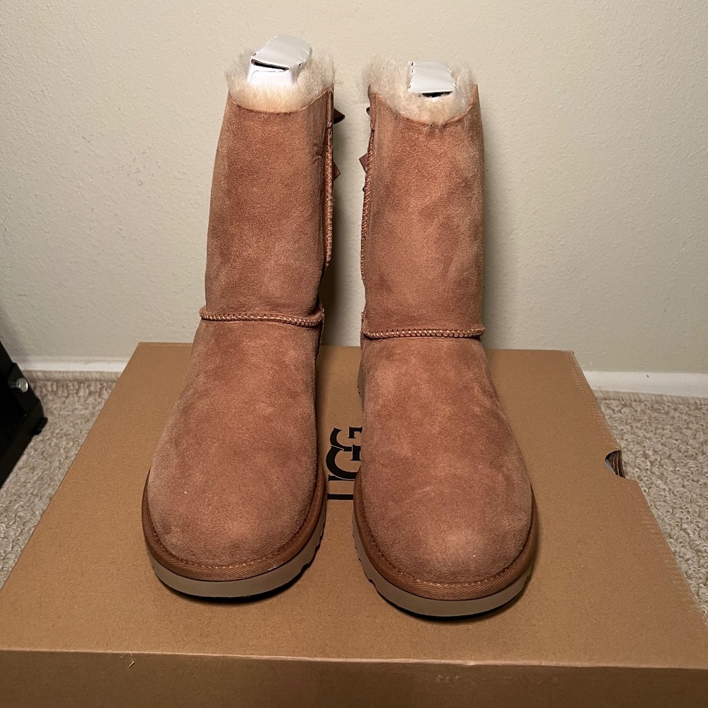 UGG Bailey Bow II Chestnut Boots • Like New • With Box
